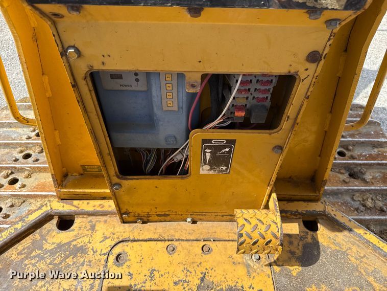 image for item FO4503 1998 Vermeer P185 cable plow