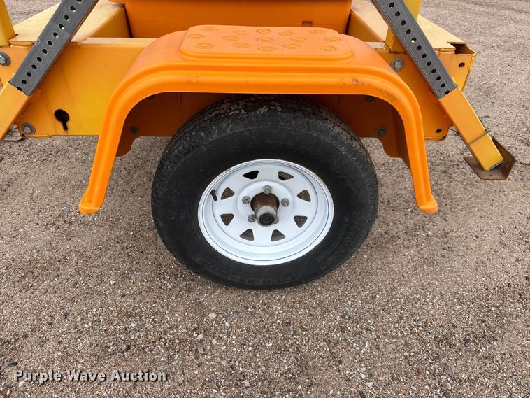 image for item NJ9128 2015 Solar Tech Silent Sentinel arrow board trailer