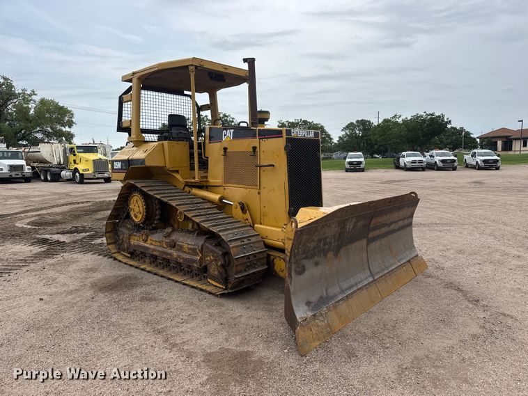 image for item NJ9129 1998 Caterpillar D5M XL dozer