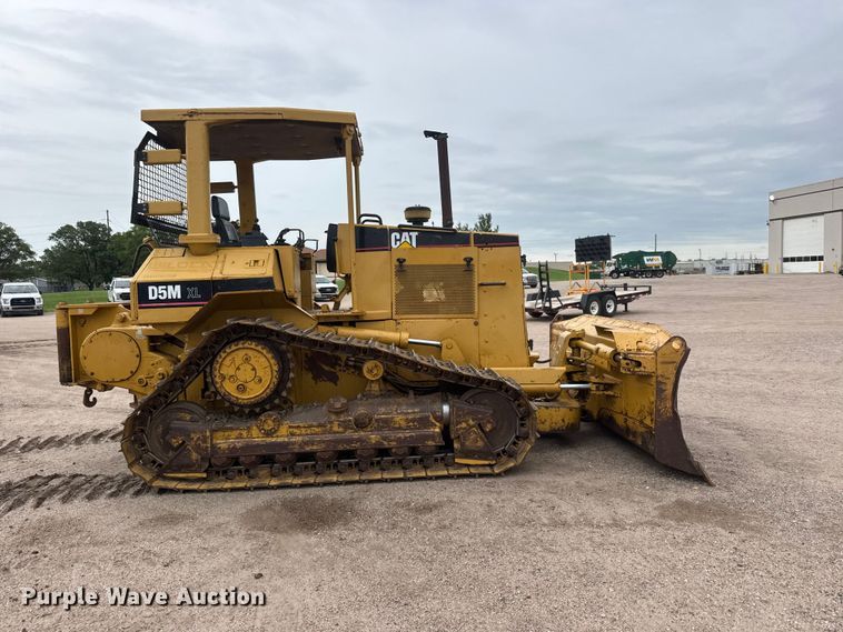 image for item NJ9129 1998 Caterpillar D5M XL dozer