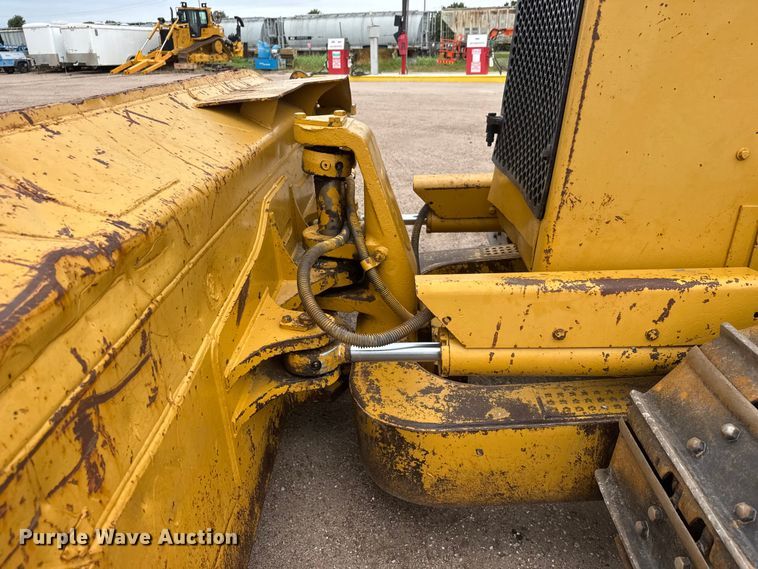 image for item NJ9129 1998 Caterpillar D5M XL dozer