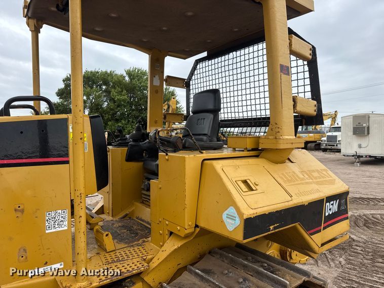 image for item NJ9129 1998 Caterpillar D5M XL dozer
