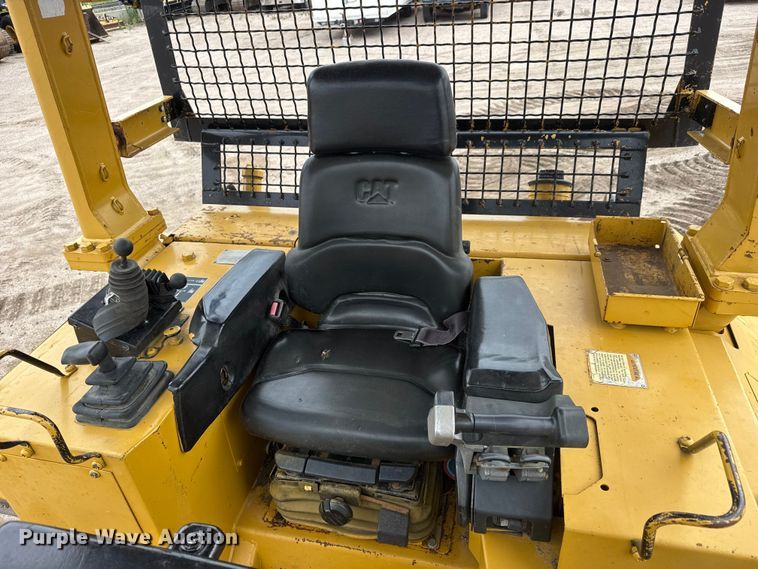 image for item NJ9129 1998 Caterpillar D5M XL dozer
