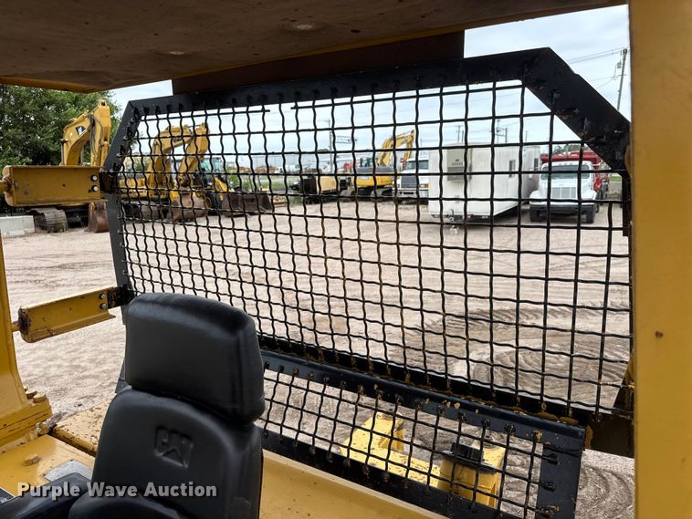 image for item NJ9129 1998 Caterpillar D5M XL dozer