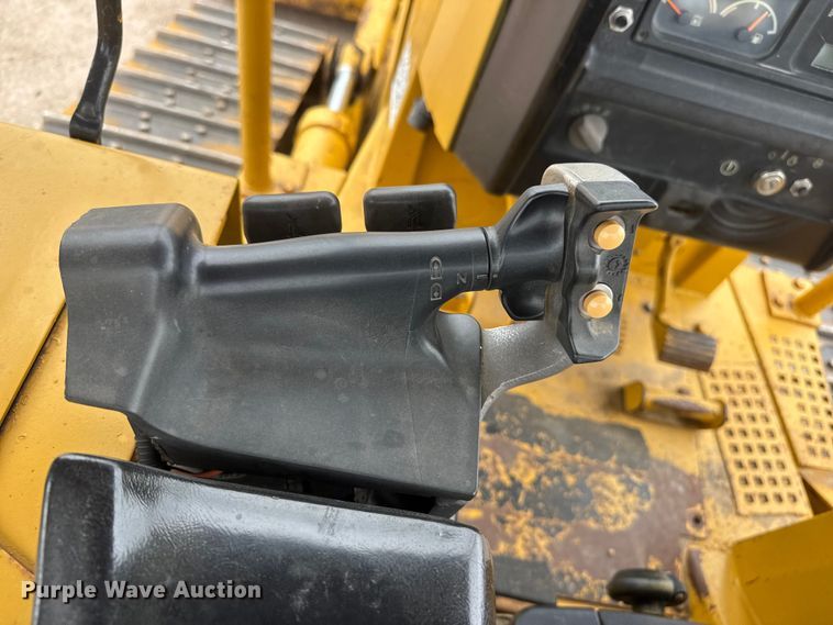 image for item NJ9129 1998 Caterpillar D5M XL dozer