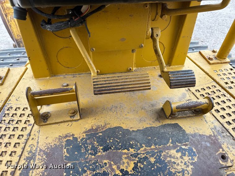 image for item NJ9129 1998 Caterpillar D5M XL dozer