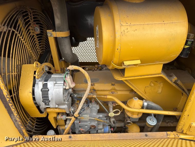 image for item NJ9129 1998 Caterpillar D5M XL dozer