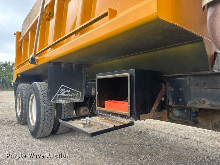 image for item NJ9136 2015 Western Star 4700 dump truck