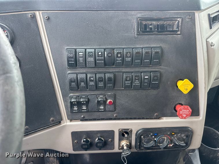 image for item NJ9136 2015 Western Star 4700 dump truck
