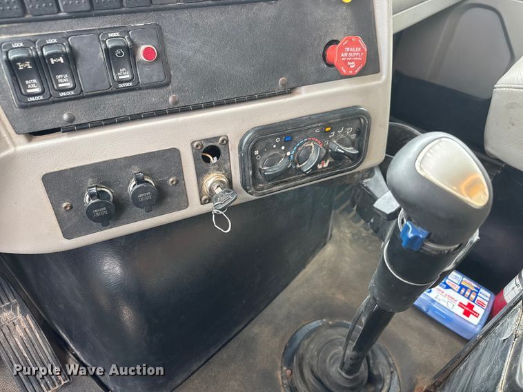 image for item NJ9136 2015 Western Star 4700 dump truck