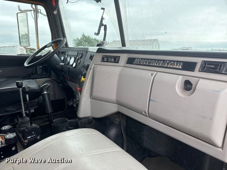image for item NJ9136 2015 Western Star 4700 dump truck