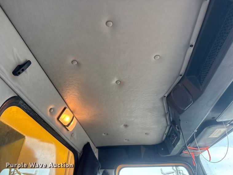 image for item NJ9136 2015 Western Star 4700 dump truck