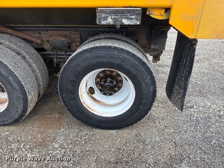 image for item NJ9136 2015 Western Star 4700 dump truck