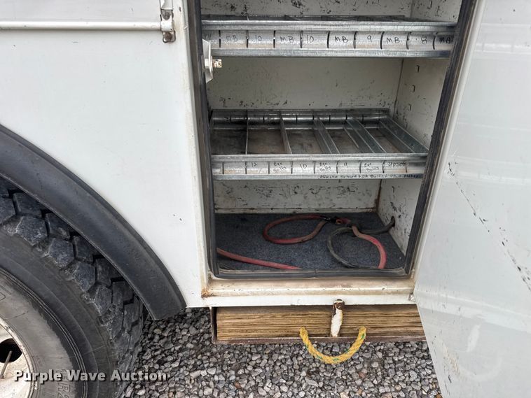 image for item NJ9152 2004 International 4400 SBA bucket truck