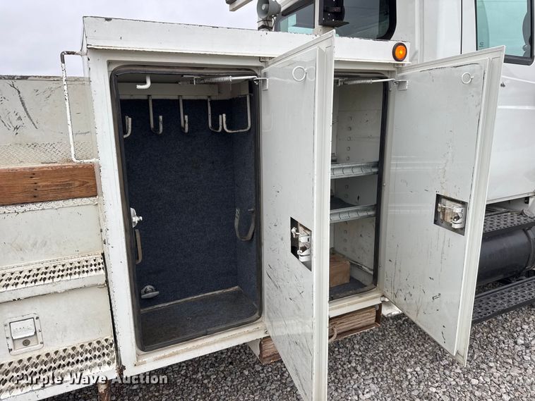 image for item NJ9152 2004 International 4400 SBA bucket truck