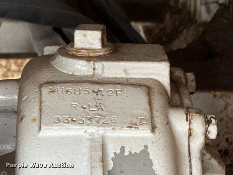 image for item NJ9152 2004 International 4400 SBA bucket truck