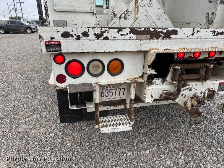 image for item NJ9152 2004 International 4400 SBA bucket truck