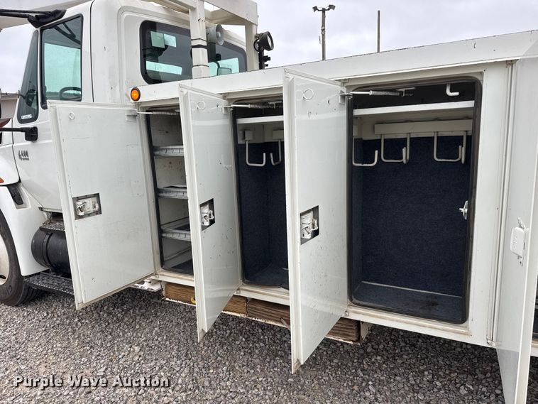 image for item NJ9152 2004 International 4400 SBA bucket truck