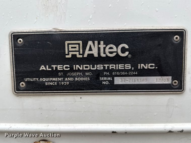image for item NJ9152 2004 International 4400 SBA bucket truck