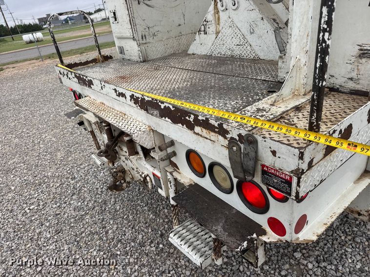 image for item NJ9152 2004 International 4400 SBA bucket truck