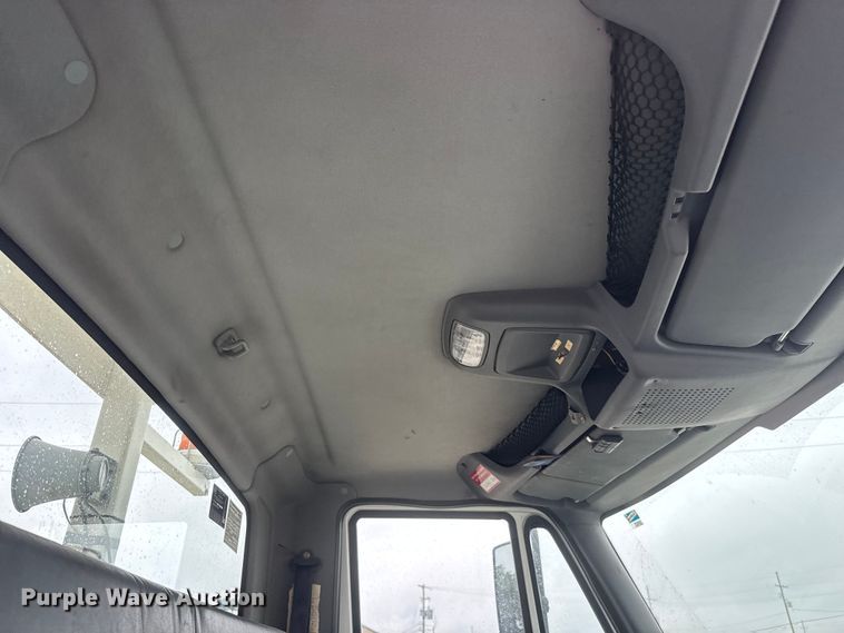 image for item NJ9152 2004 International 4400 SBA bucket truck