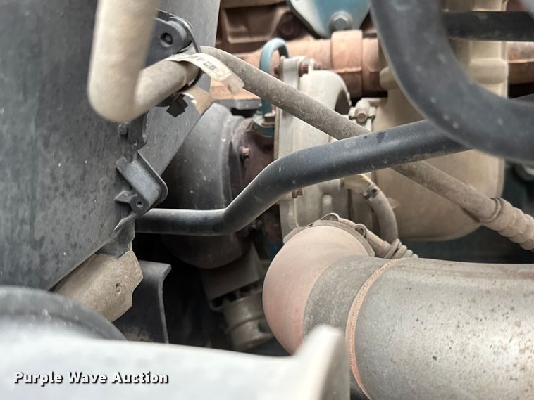 image for item NJ9152 2004 International 4400 SBA bucket truck