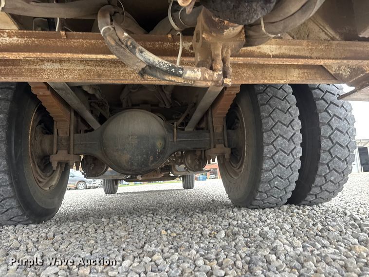 image for item NJ9152 2004 International 4400 SBA bucket truck