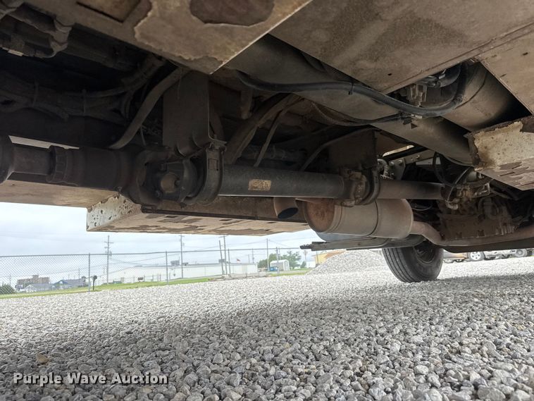image for item NJ9152 2004 International 4400 SBA bucket truck