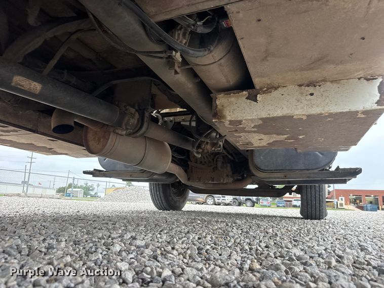 image for item NJ9152 2004 International 4400 SBA bucket truck