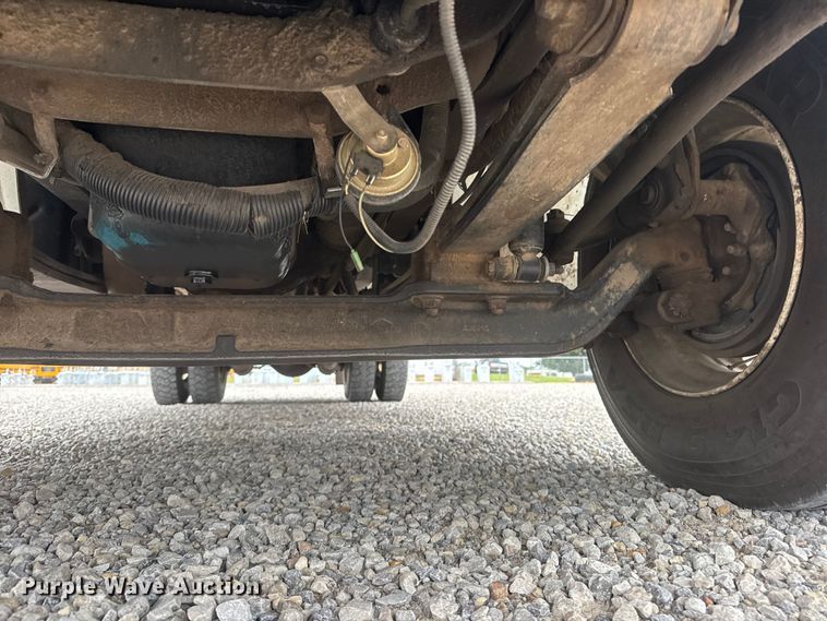 image for item NJ9152 2004 International 4400 SBA bucket truck