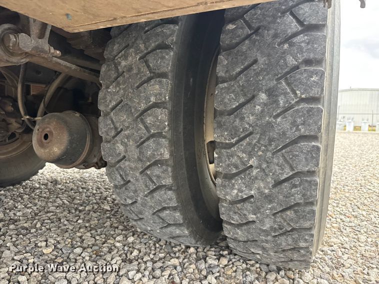 image for item NJ9152 2004 International 4400 SBA bucket truck