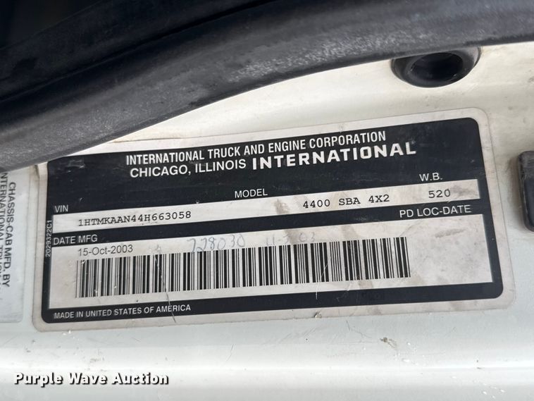 image for item NJ9152 2004 International 4400 SBA bucket truck