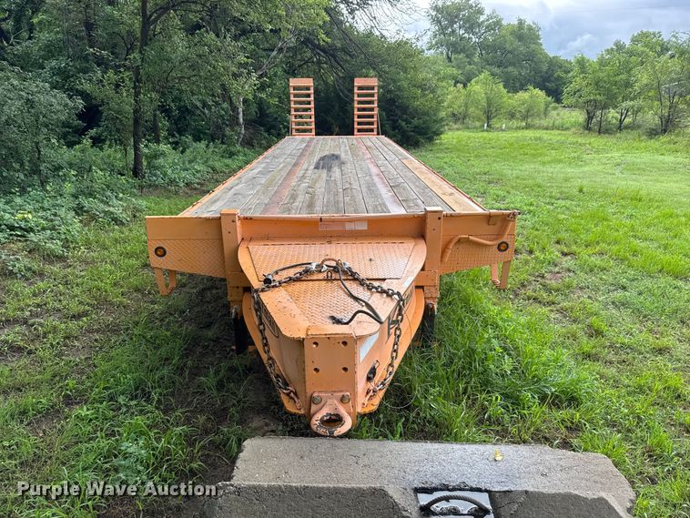image for item NJ9167 2014 Kaufman HPP Deluxe equipment trailer