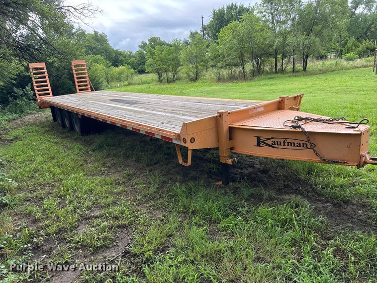 image for item NJ9167 2014 Kaufman HPP Deluxe equipment trailer
