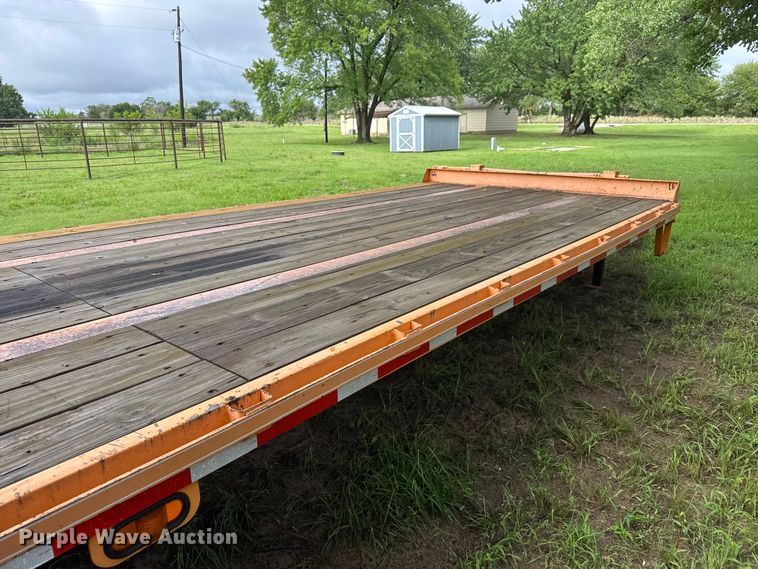 image for item NJ9167 2014 Kaufman HPP Deluxe equipment trailer