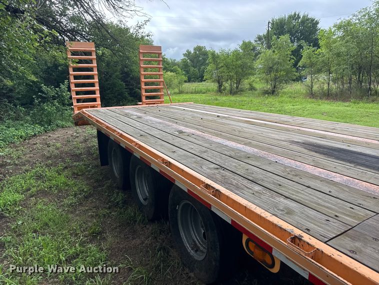 image for item NJ9167 2014 Kaufman HPP Deluxe equipment trailer
