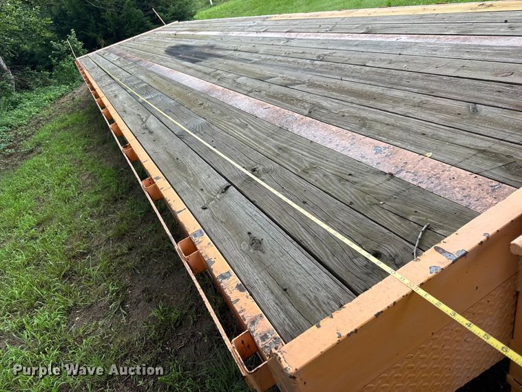 image for item NJ9167 2014 Kaufman HPP Deluxe equipment trailer