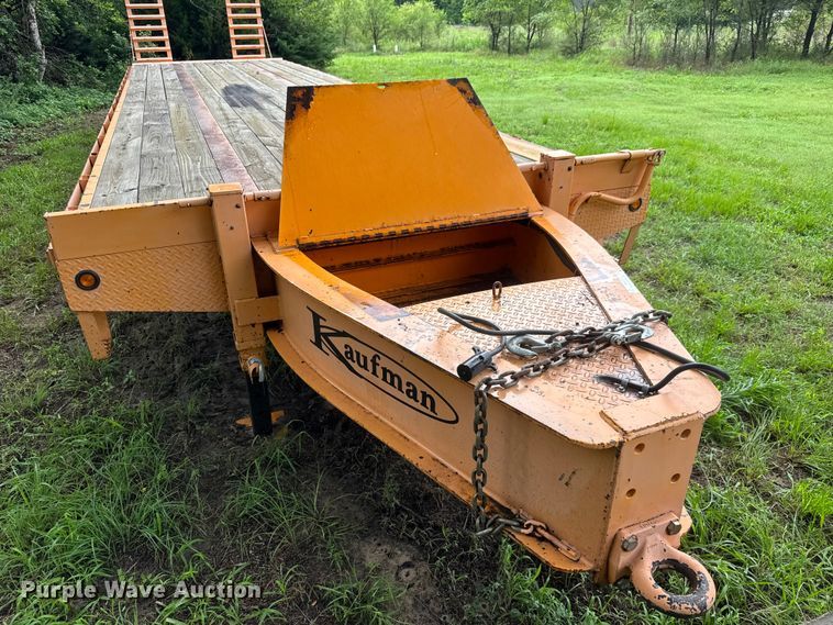 image for item NJ9167 2014 Kaufman HPP Deluxe equipment trailer