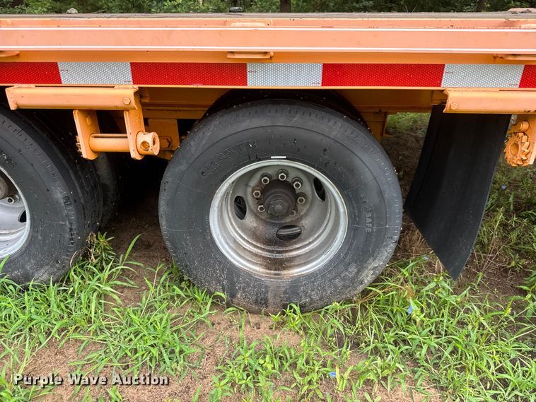 image for item NJ9167 2014 Kaufman HPP Deluxe equipment trailer