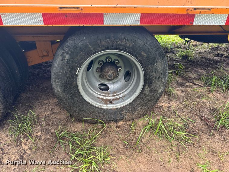 image for item NJ9167 2014 Kaufman HPP Deluxe equipment trailer