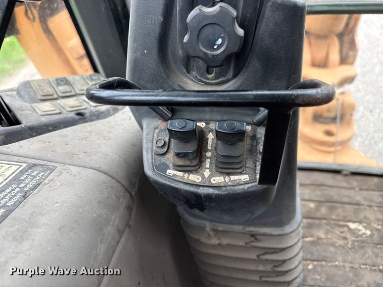 image for item NJ9168 2005 Case 590 Super M Series 2 backhoe