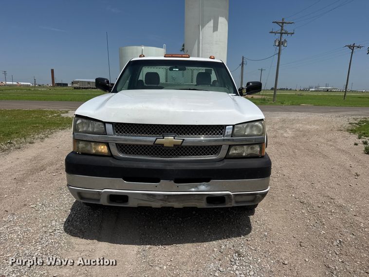 image for item NJ9179 2005 Chevrolet Silverado 3500 dump bed pickup truck