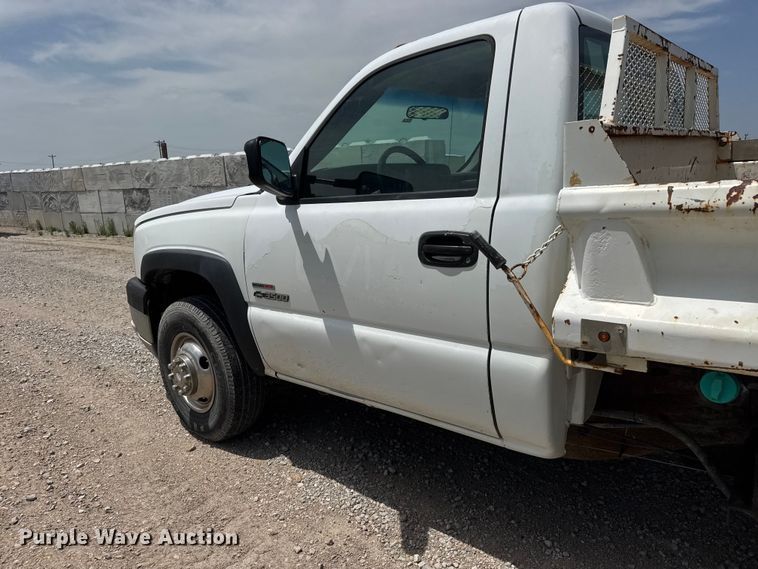 image for item NJ9179 2005 Chevrolet Silverado 3500 dump bed pickup truck