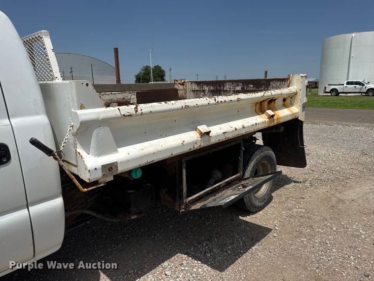 image for item NJ9179 2005 Chevrolet Silverado 3500 dump bed pickup truck