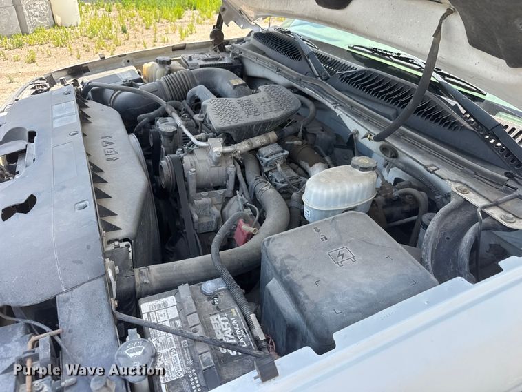 image for item NJ9179 2005 Chevrolet Silverado 3500 dump bed pickup truck