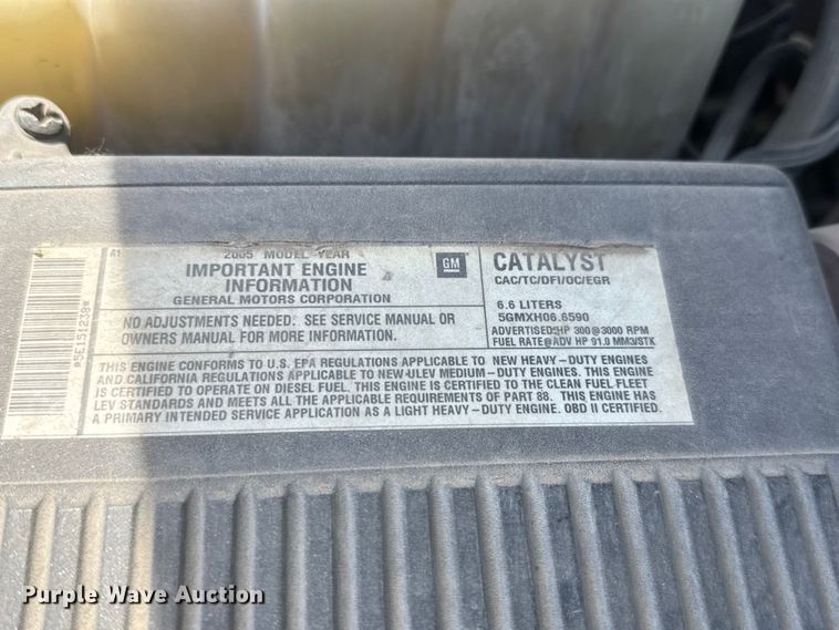 image for item NJ9179 2005 Chevrolet Silverado 3500 dump bed pickup truck