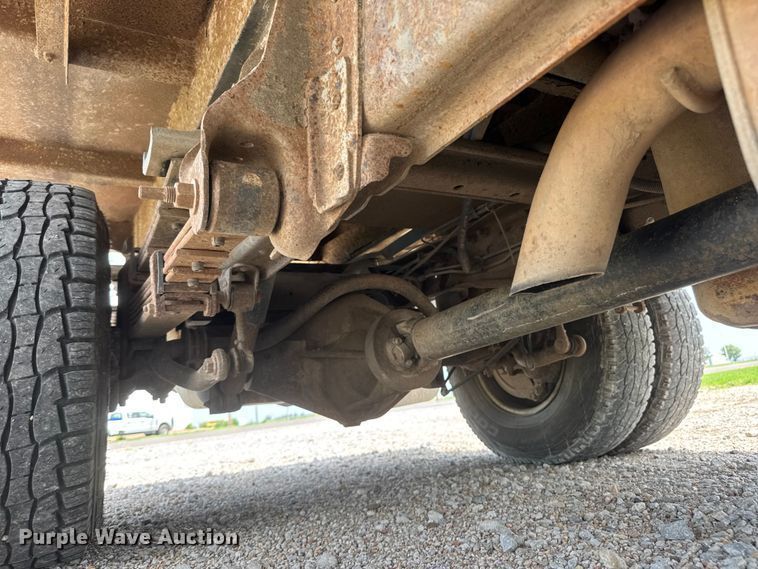 image for item NJ9179 2005 Chevrolet Silverado 3500 dump bed pickup truck