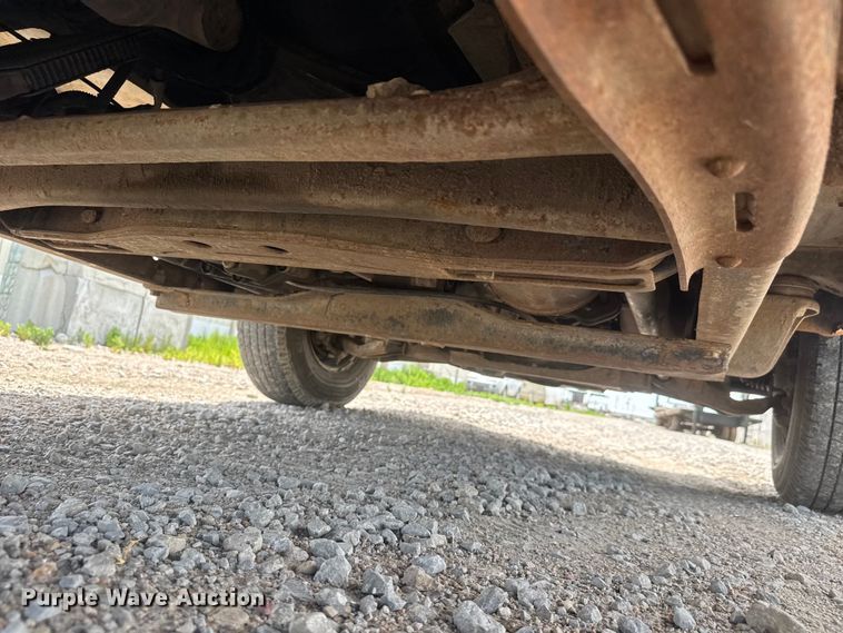 image for item NJ9179 2005 Chevrolet Silverado 3500 dump bed pickup truck