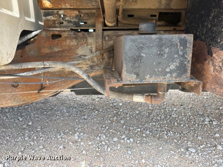 image for item NJ9179 2005 Chevrolet Silverado 3500 dump bed pickup truck