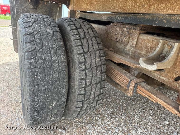 image for item NJ9179 2005 Chevrolet Silverado 3500 dump bed pickup truck